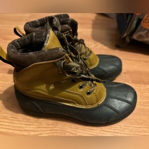 Men’s winter/snow boots. Magellan size 9
